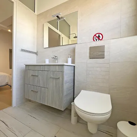 Albert's Center 101k Larnaka