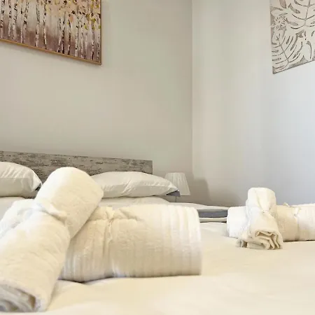 Albert's Center 101k * Larnaka