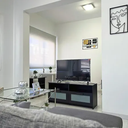 Albert's Center 101k Apartment