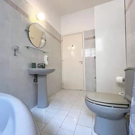 Albert's Center 101k Apartment Larnaca