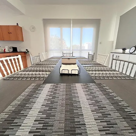 Albert's Center 101k Apartment