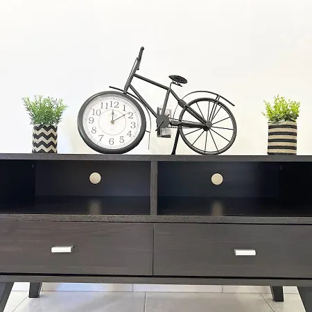 Albert's Center 101k Λάρνακα