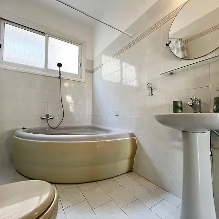 Albert's Center 101k Διαμέρισμα *