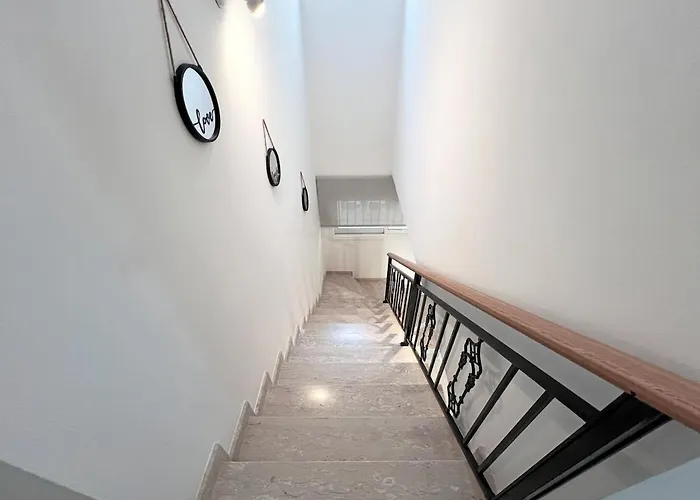 Albert's Center 101k Larnaca