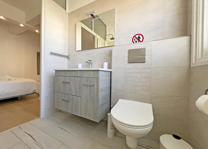 Albert's Center 101k Larnaca